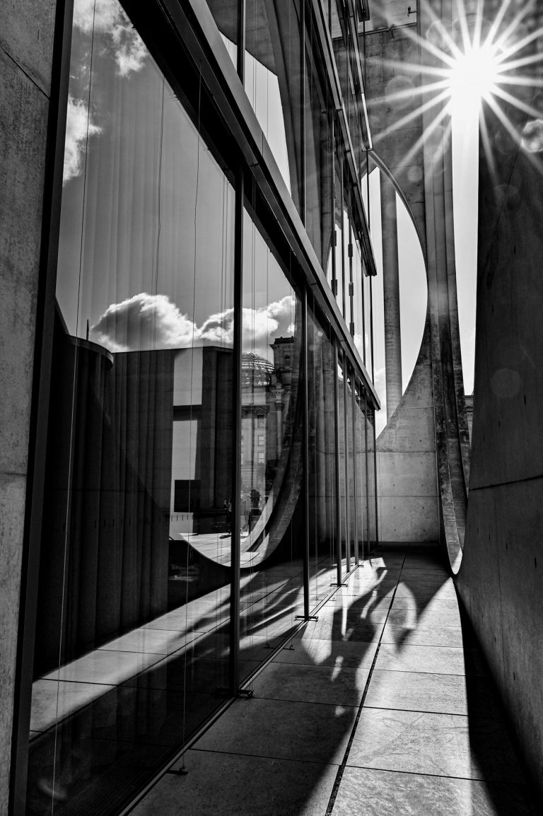 Berlin Spiegelung Sonnenstrahlen