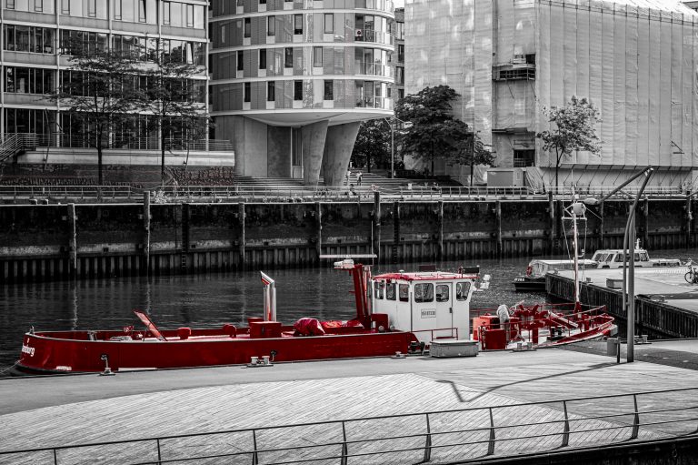 Hamburg Hafencity Feuerlöschboot