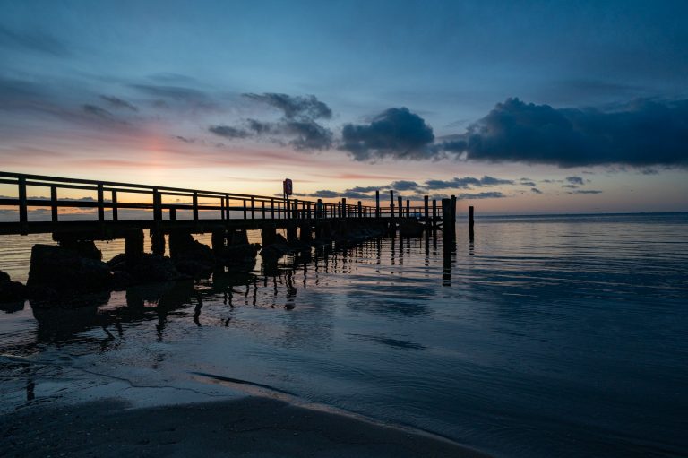 Föhr Wyk Sonnenaufgang mit Brücke