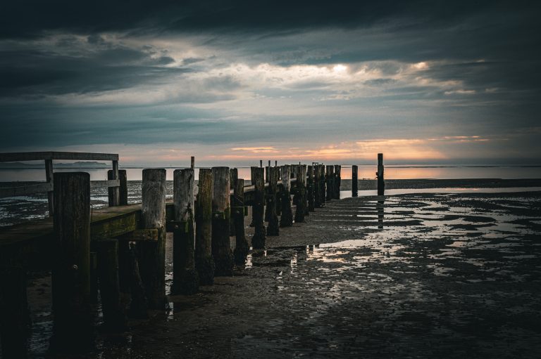 Föhr Utersum Brücke mit Sonnenuntergang